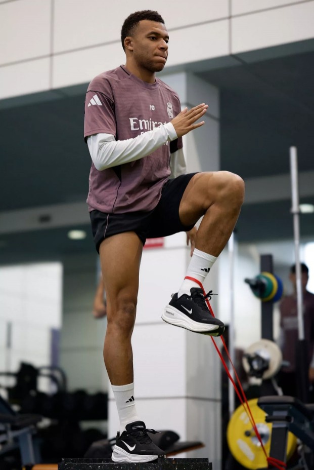 开云体育网页版登录入口-皇马官方晒训练照：姆巴佩、卡雷拉斯、库尔图瓦均在列